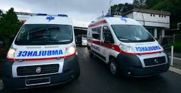 KiM: Sudar minibusa i automobila, 12 učenika povrijeđeno