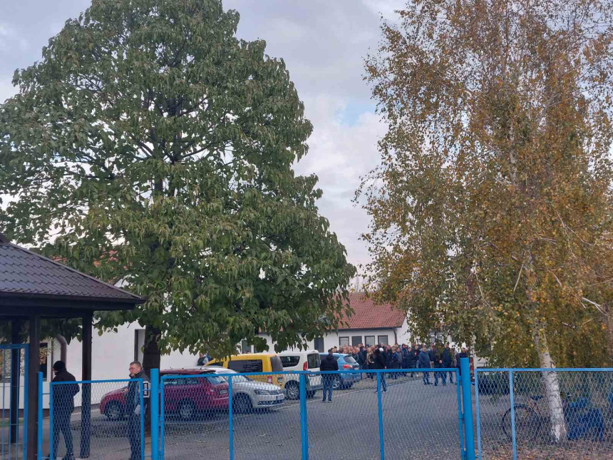 Radnici "Orla" neće smjenu direktora zbog politike