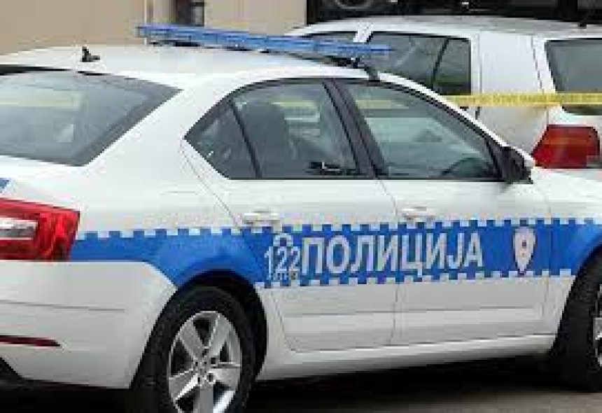 Otac sa sinom stigao u policiju i napao policajca