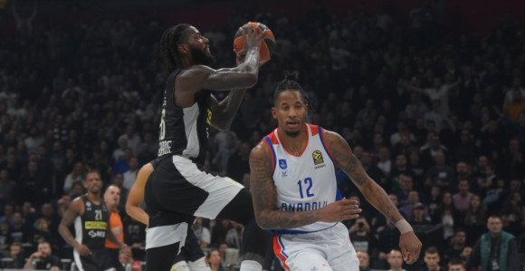 Partizan poražen od Efesa u Istanbulu