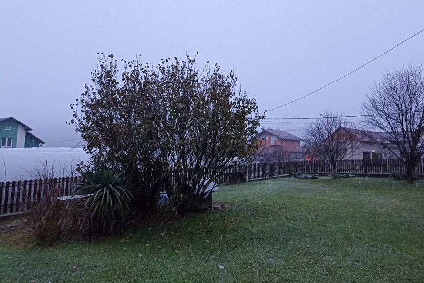 Pao prvi snijeg u Banjaluci ove zime (VIDEO)