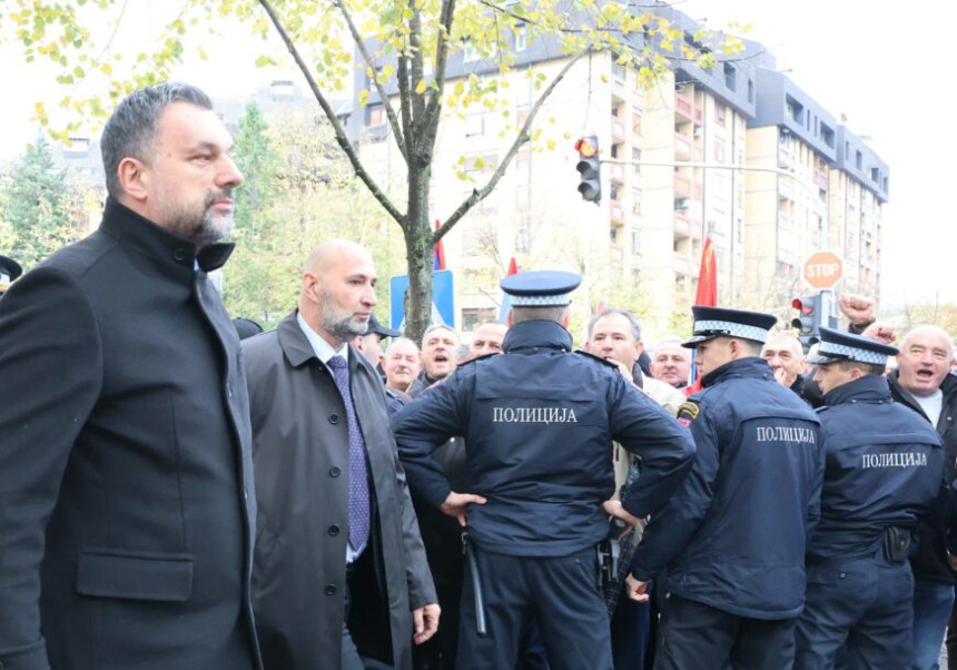 Borci i dalje ispred zgrade SDP BiH u Banjaluci