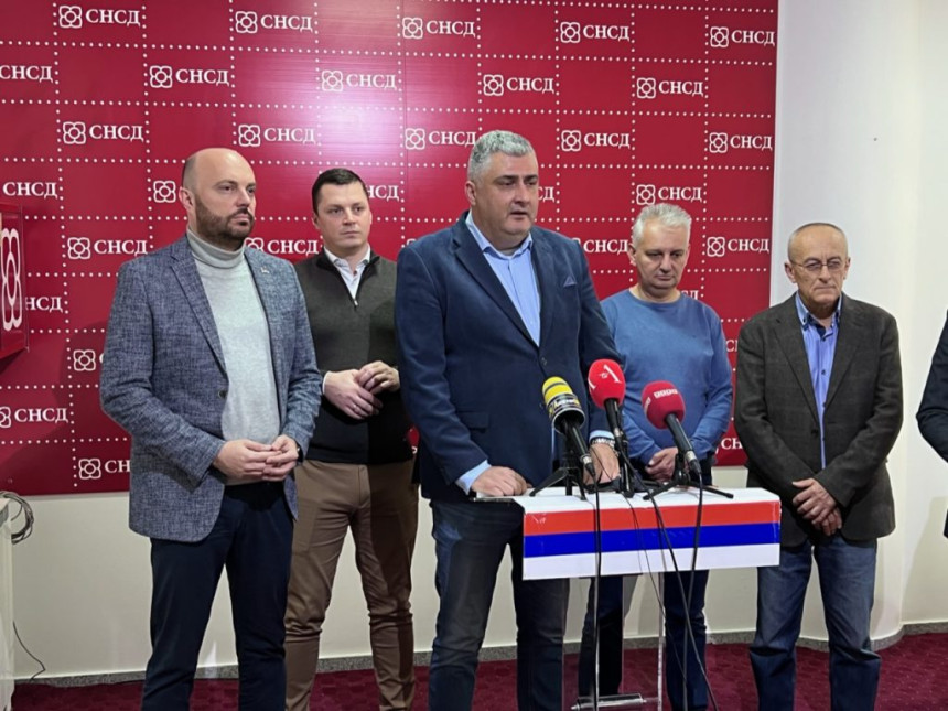 Шта се дешава: Одборници СНСД-а враћају мандате