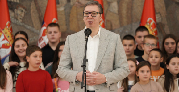 Vučić primio đake sa KiM: Hvala što volite Srbiju