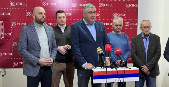 Šta se dešava: Odbornici SNSD-a vraćaju mandate