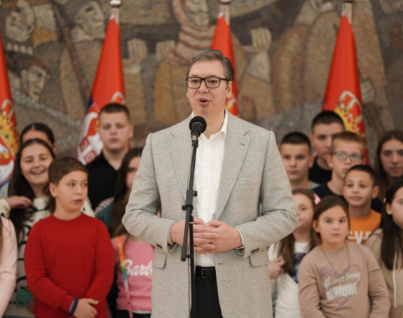 Vučić primio đake sa KiM: Hvala što volite Srbiju