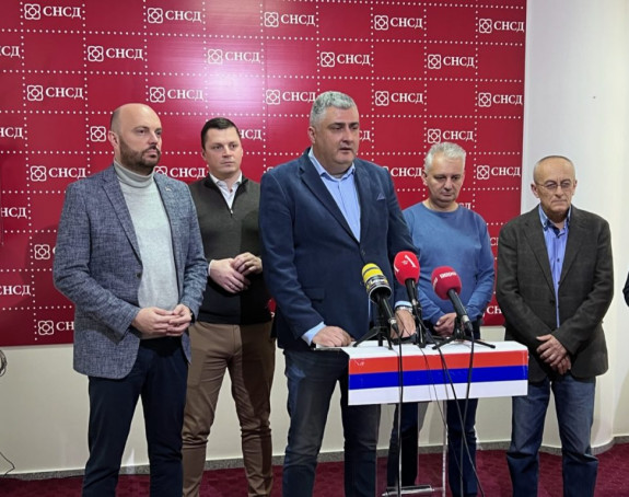 Šta se dešava: Odbornici SNSD-a vraćaju mandate