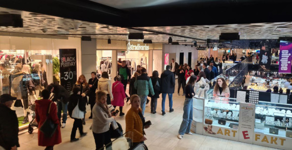 Poznato koliko su građani potrošili za "crni petak"