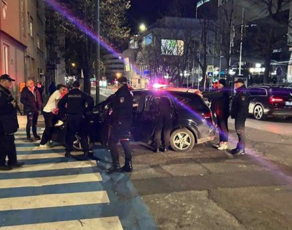 Sarajevo: Policija s dugim cijevima opkolila vozilo