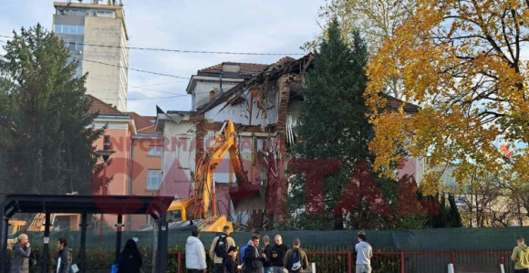 “Prointer” ruši zgradu u centru Banjaluke (FOTO)