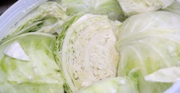 Evo kako izgleda glavica kupusa nakljukana hemijom