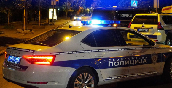 Младићу у центру Београда зарили нож у груди