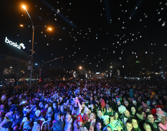 Otvoren Zimzobal uz spektakularan dolazak Djeda Mraza