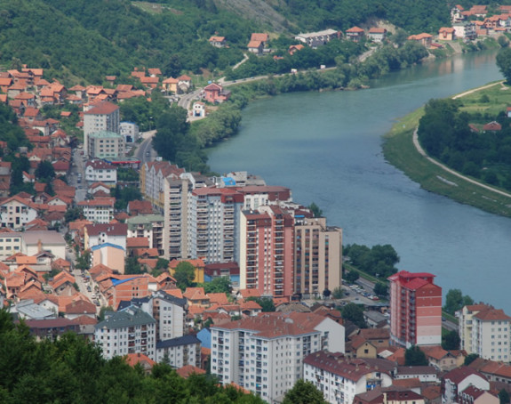 Zvornik: Žena skočila sa šestog sprata zgrade