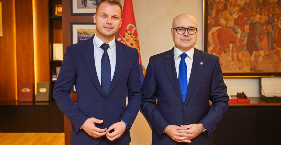 Vučić, vlada i Vučević garant da Srbija neće stati