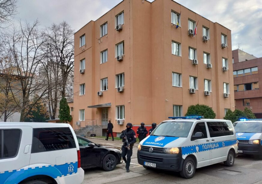 Kod advokata pronađena četiri pištolja i municija