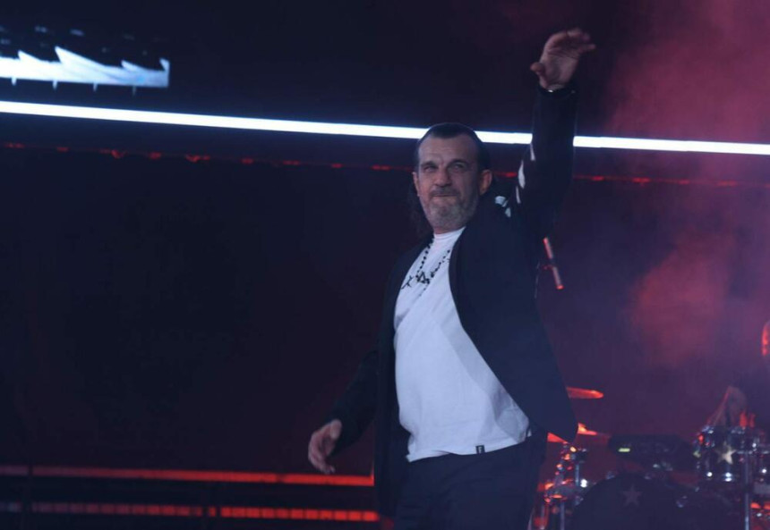 Aca Lukas lupio čoveka po sred čela! (VIDEO)