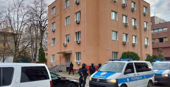 Kod advokata pronađena četiri pištolja i municija