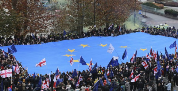 Narod na ulicama traži prijem u EU: Želimo Evropu