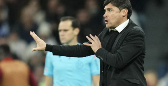 Navijač preminuo na tribinama, prekinut meč