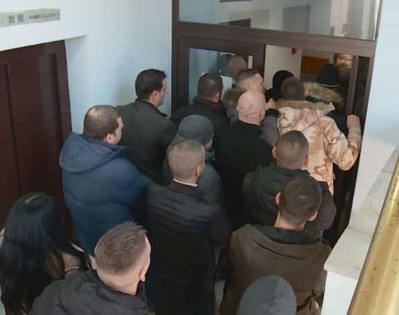 Јавна расправа у Добоју само за одабране грађане (ВИДЕО)