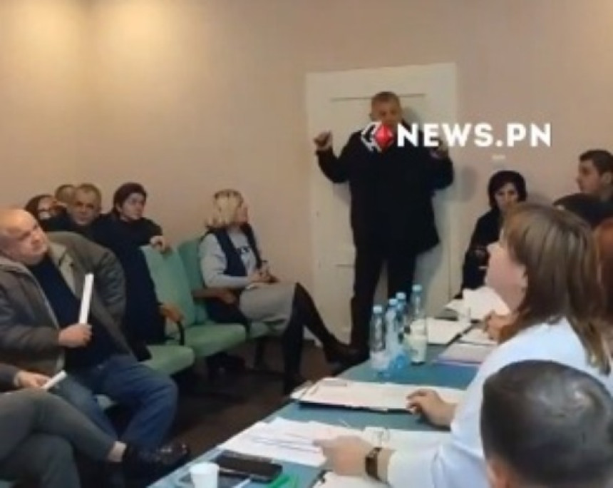 Ukrajina: Političar bacio tri bombe tokom sjednice
