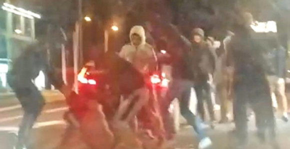 Huligani u Mostaru napali majku i sina (VIDEO)