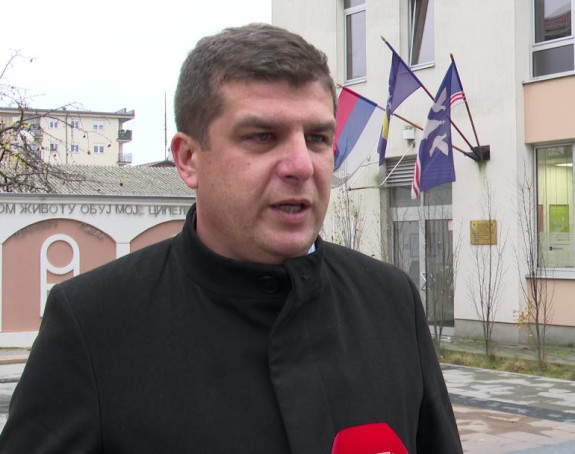 Ministre, niste isplatili štetu poljoprivrednicima