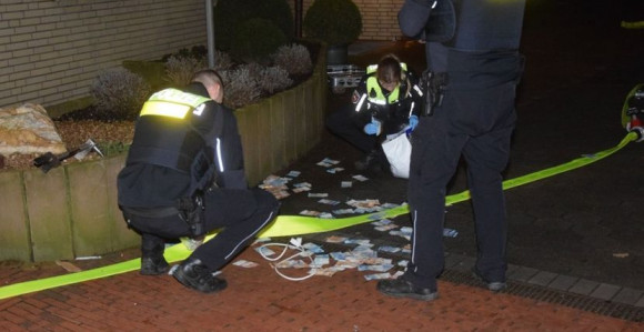 Digli bankomat u vazduh, letjele novčanice (VIDEO)