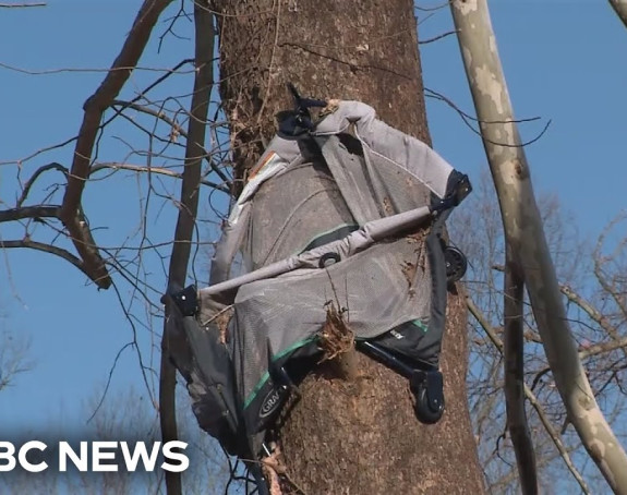 САД: Торнадо однио бебу, пронашли је на крошњи дрвета