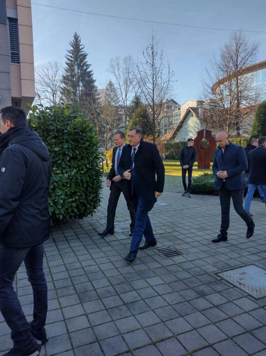 Додик опет вријеђао амбасадора Марфија: Он је један обичан кретен