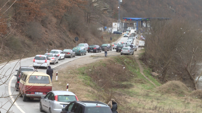 Велике гужве на прелазима Јариње, Мердаре, Брњак...