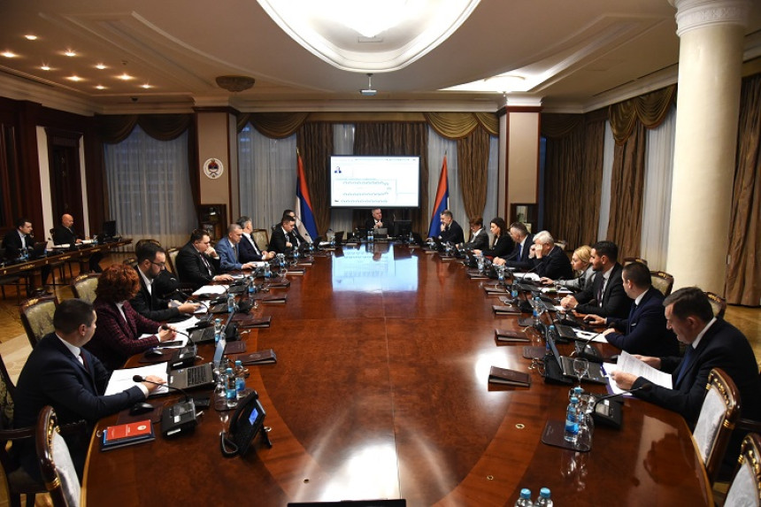 Vlada šakom i kapom dijeli milione gubitašima