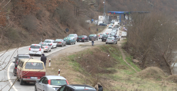 Velike gužve na prelazima Jarinje, Merdare, Brnjak...