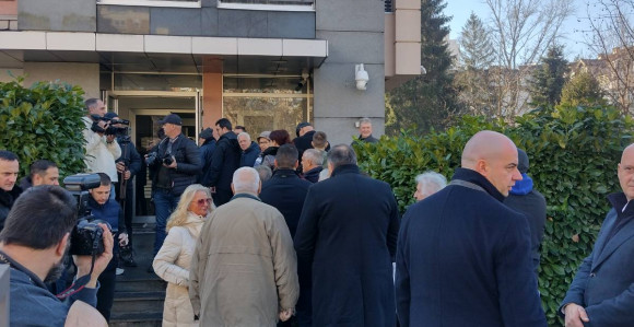 Izbori u Srbiji: Gužve na biralištima u Srpskoj