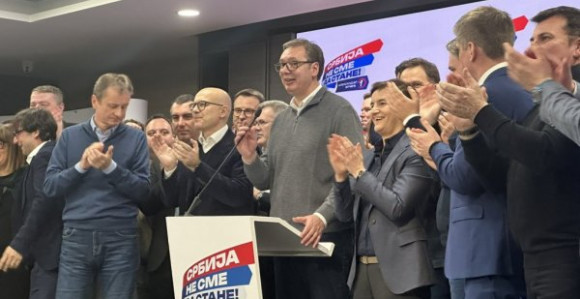 Vučić proglasio pobjedu SNS na svim nivoima