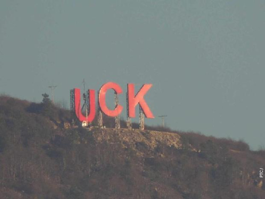 Iznad Kosovske Mitrovice osvanuo znak "UČK"