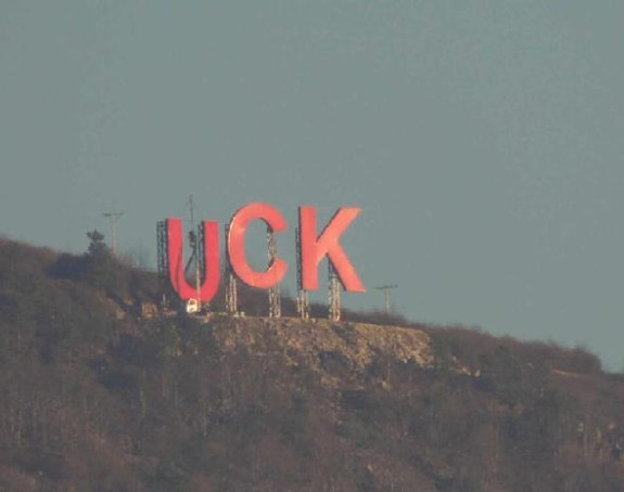 Iznad Kosovske Mitrovice osvanuo znak "UČK"