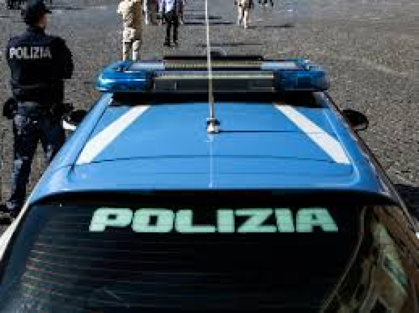 Trudnica ubijena, policija traga za muškarcem sa KiM
