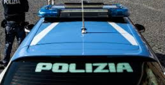 Trudnica ubijena, policija traga za muškarcem sa KiM