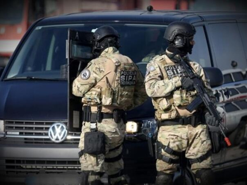 Velika policijska akcija zbog droge i oružja