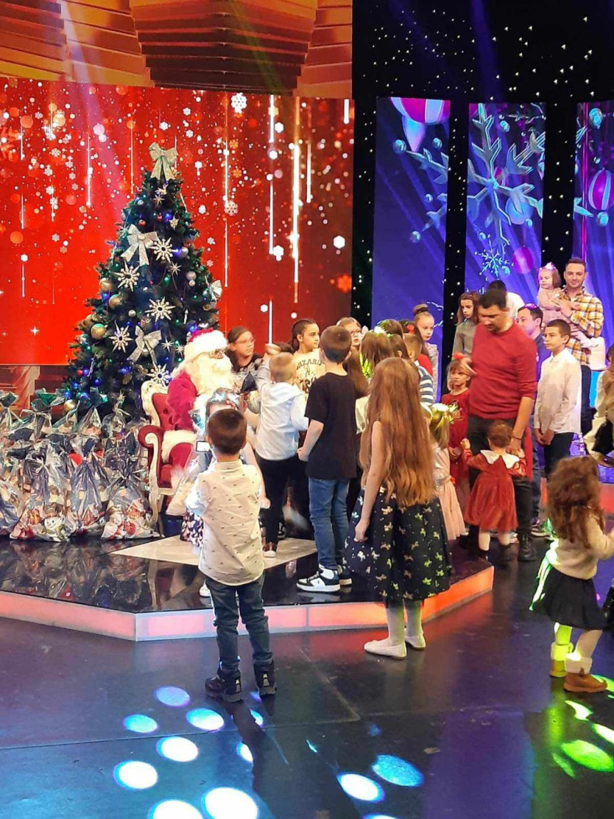 Deda Mraz obradovao i djecu BN televizije