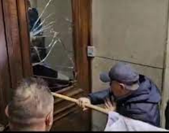 Полиција позвала демонстранте на уздржаност
