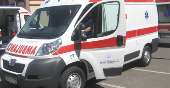 Muškarac pronađen na trotoaru, umro prirodnom smrću