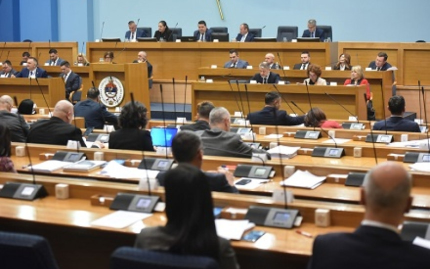 O ekonomiji samo kada se zaduživalo, slično nas očekuje i u narednoj godini (VIDEO)
