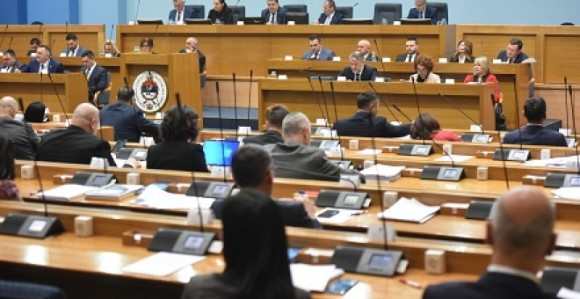 O ekonomiji samo kada se zaduživalo, slično nas očekuje i u narednoj godini (VIDEO)