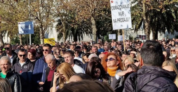 Podgorica: Hiljade prosvjetnih radnika izašlo na ulice