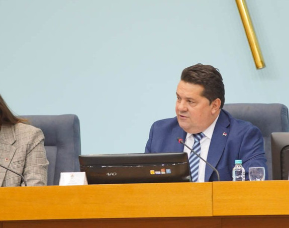 Stevandić najlošije rješenje do sada u NSRS - Benzinom gasi skupštinske varnice?!
