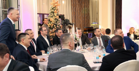 Počelo donatorsko veče "S ljubavlju hrabrim srcima"