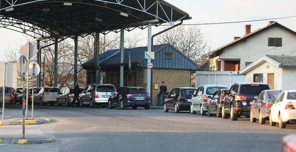 Gužva na graničnom prelazu Gradiška na izlazu iz BiH
